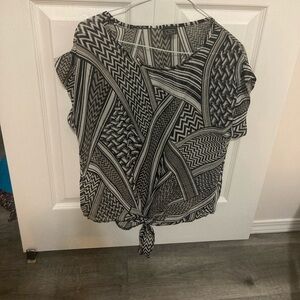 Abstract blouse with bottom tie